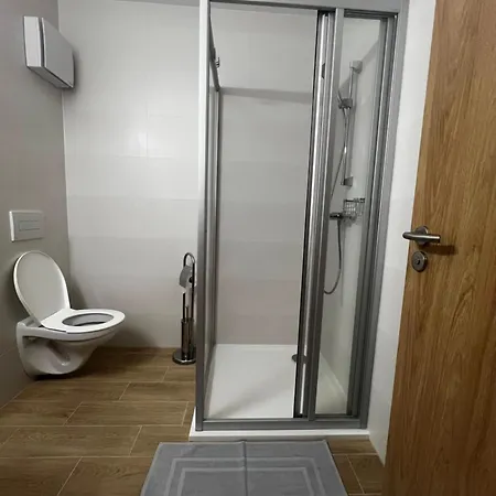 Bi Apartment *