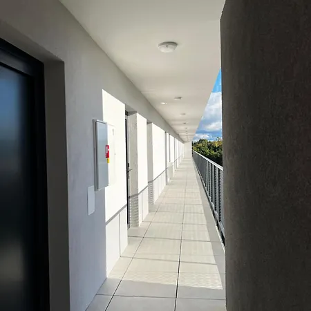 Bi Apartment *
